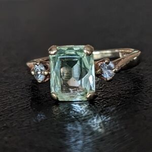 SALE! 10K Peridot Diamond Solid Gold Ring. 2.20 Grams